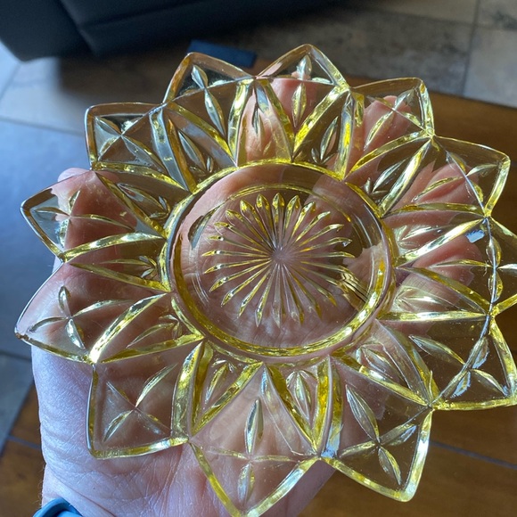 Small Vintage Depression Glass Sweet Plate 5.5 - 6.5 Inches - Picture 5 of 5